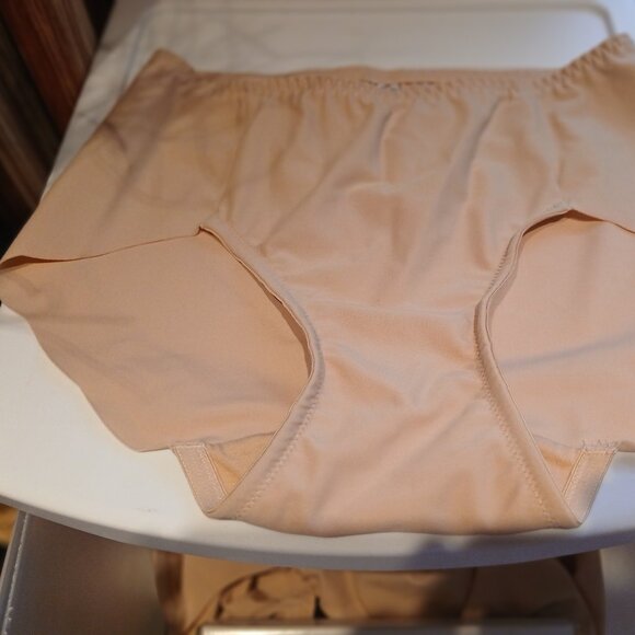5 PAIRS OF FAMOUS ULA'S BRAND NUDE PANTIES! - Picture 4 of 8